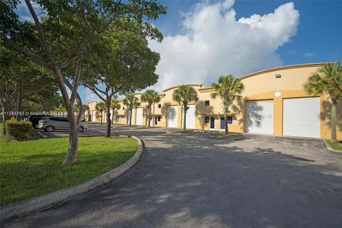 ste-106-201 Sw 2nd Ave, FLORIDA CITY, FL, 33034-4910 | Card Image