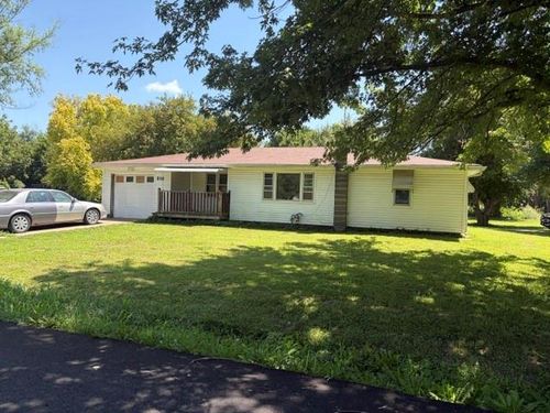 218 Wilmer Ln, Saint Joseph, MO, 64504-2550 | Card Image