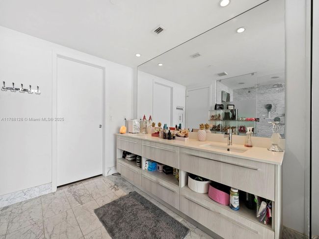 UNIT-2805 - 3131 Ne 7 Th Ave, Condo with 2 bedrooms, 2 bathrooms and null parking in Miami FL | Image 12