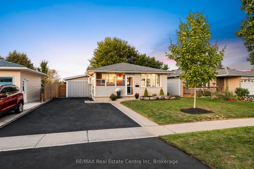 51 Muskoka Dr, Guelph, ON, N1E3M8 | Card Image