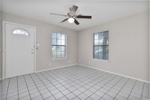 4-927 W Formosa Blvd, San Antonio, TX, 78221-2608 | Card Image