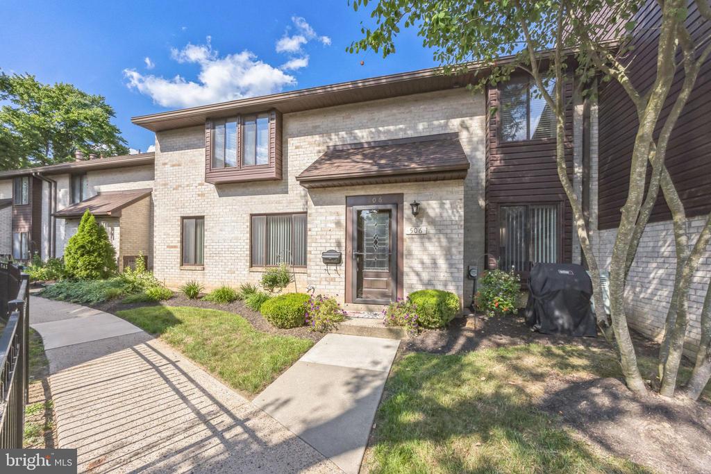 Marple Woods Dr, Springfield, PA 19064