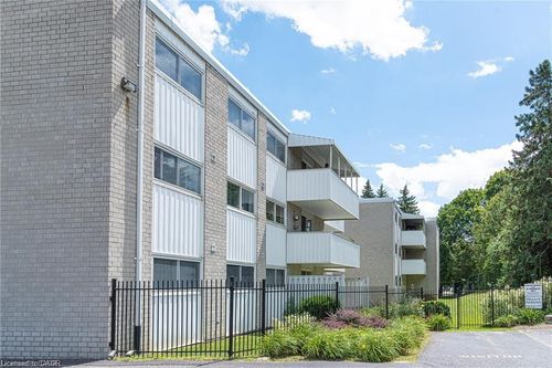 305-24 Mooregate Cres, Kitchener, ON, N2M2G1 | Card Image