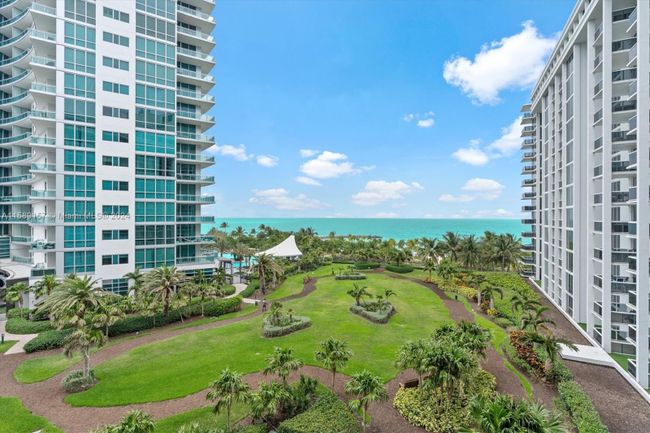 634 - 10275 Collins Ave, Condo with 2 bedrooms, 2 bathrooms and null parking in Bal Harbour FL | Image 1