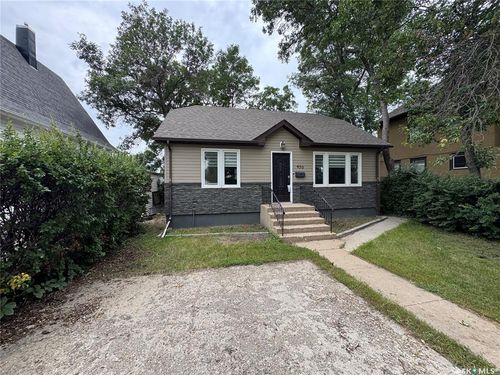 439 Qu'Appelle St, Weyburn, SK, S4H0R3 | Card Image