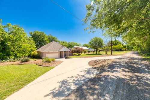 326 Red Bird Ln, Kingsbury, TX, 78638-1901 | Card Image