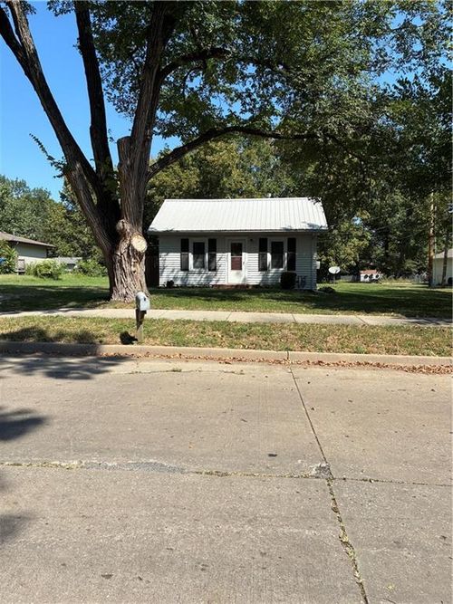 323 E 13th St, Ottawa, KS, 66067-3607 | Card Image