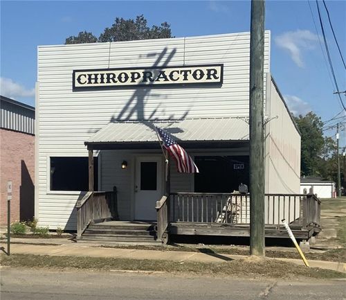 613 E Main St, Winnfield, LA, 71483-3226 | Card Image