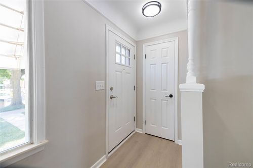 32936 Hees St, Livonia, MI, 48150-3773 | Card Image