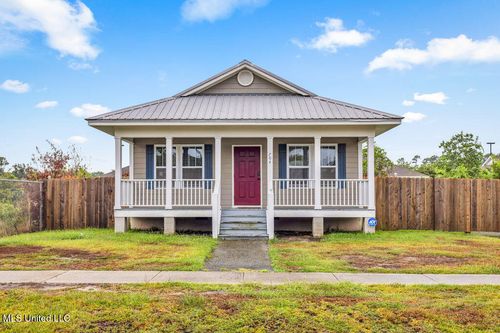 704 Union St, Bay Saint Louis, MS, 39520 | Card Image