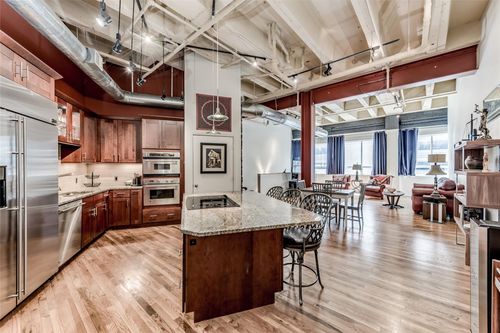 215-705 Main St, Houston, TX, 77002-3304 | Card Image