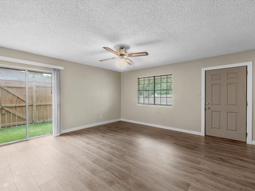 22-5634 Birchmont Dr, Houston, TX, 77091-4926 | Card Image