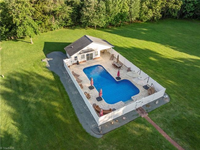 5633 Baptist Assembly Rd, House other with 3 bedrooms, 4 bathrooms and null parking in Julian NC | Image 4