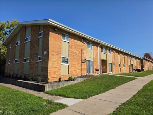 d14-4822 Lee Rd, Cleveland, OH, 44128-3832 | Card Image