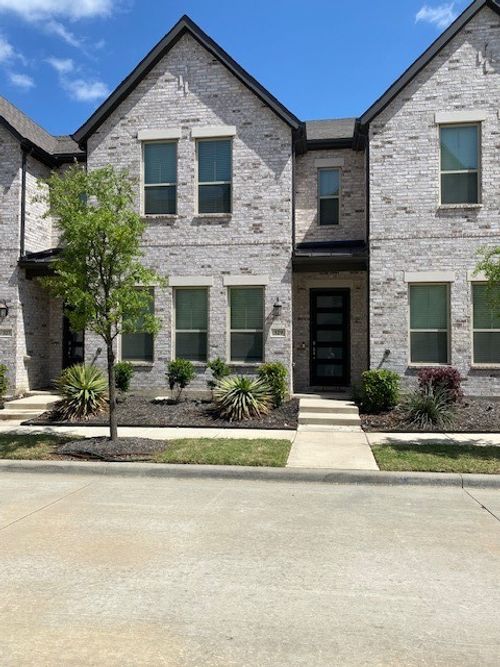 329 Colusa Dr, Lewisville, TX, 75056-6795 | Card Image