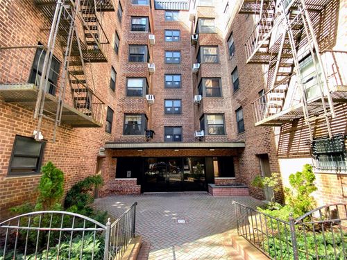 305-90-10 32nd Ave, East Elmhurst, NY, 11369-2206 | Card Image
