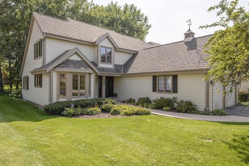 a-18465 St Andrew Court, BROOKFIELD, WI, 53045 | Card Image