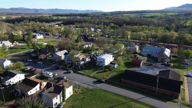 307 2 Nd St, House other with 4 bedrooms, 2 bathrooms and null parking in SHENANDOAH VA | Image 9