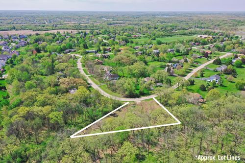 802 Apache Trl, Lake Villa, IL, 60046-7303 | Card Image