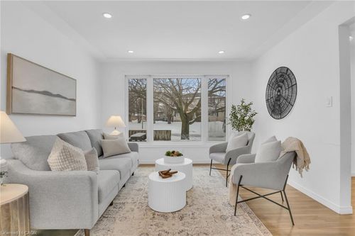 373 Hillcrest Rd, Cambridge, ON, N3H1B4 | Card Image