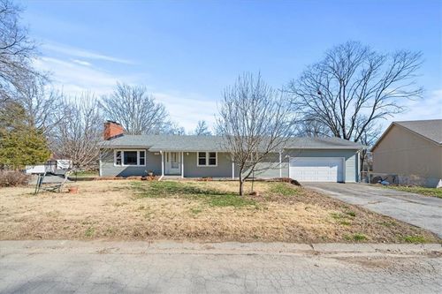 105 Highland Dr, Smithville, MO, 64089-8611 | Card Image