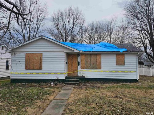 120 W Young Dr, Fairfield, IL, 62837-1048 | Card Image