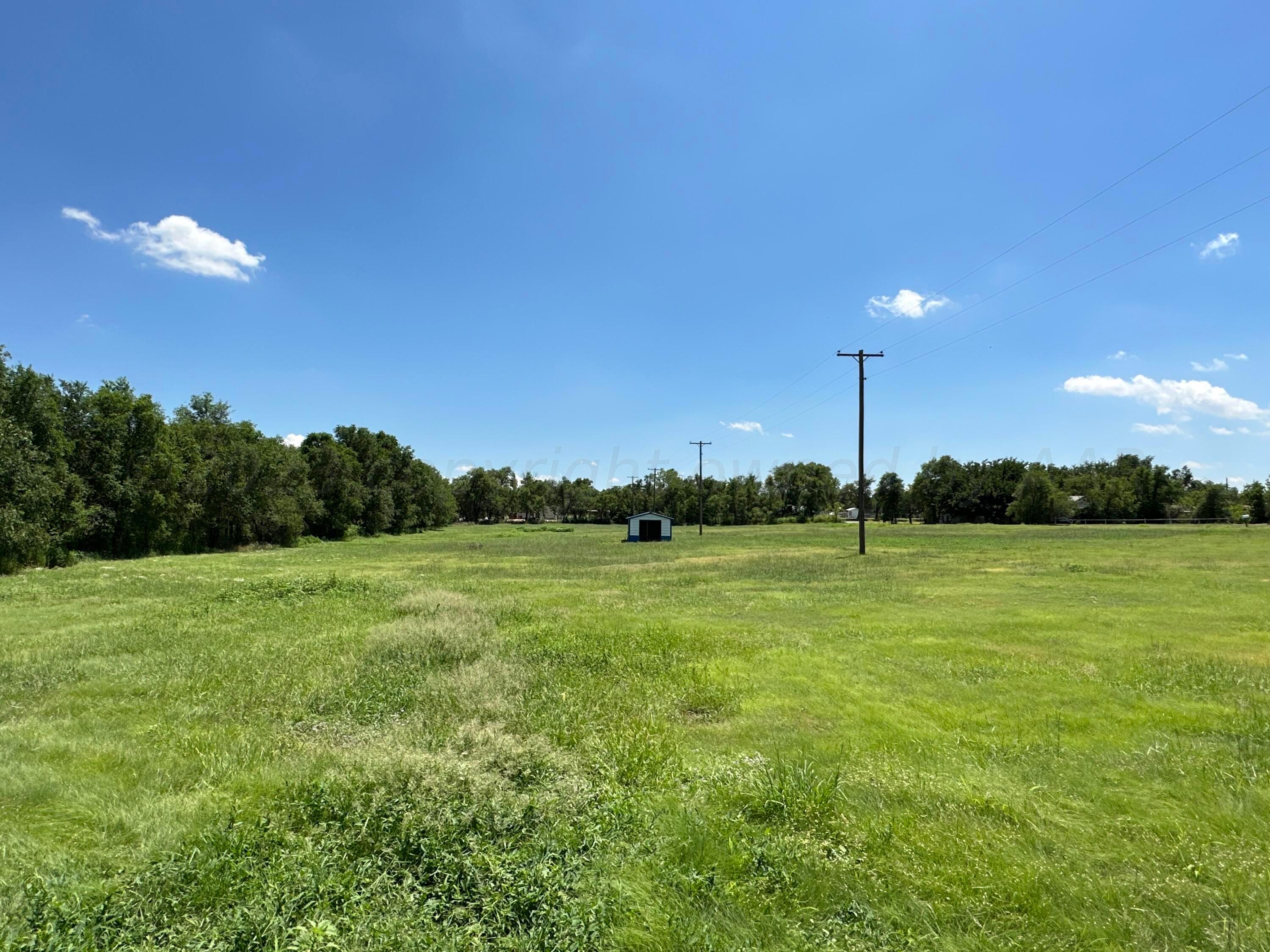 Commercial Sale in Shamrock 3
