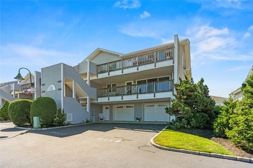 3111 Bluffs Dr S, Calverton, NY, 11933-2201 | Card Image