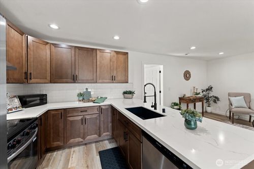 429 Chestnut St, Shelton, WA, 98584-4209 | Card Image