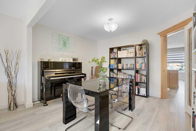 90 Simcoe Crescent Sw, Home with 5 bedrooms, 3 bathrooms and 6 parking in Calgary AB | Image 9