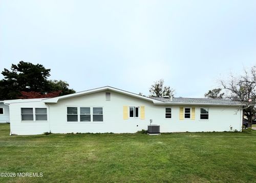 15 Clay Cir, Brick, NJ, 08724-1916 | Card Image