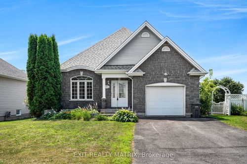 880 Roch St, Hawkesbury, ON, K6A3P9 | Card Image