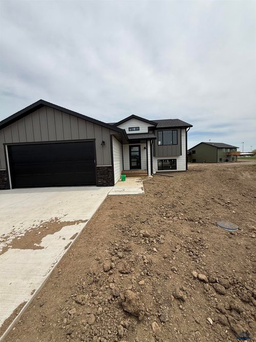 648 Valor Ct, Box Elder, SD, 57719-2047 | Card Image