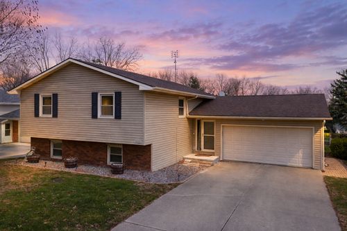 1305 Nicki Dr, Bloomington, IL, 61704-2520 | Card Image