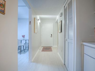 Entry/Foyer | Image 2