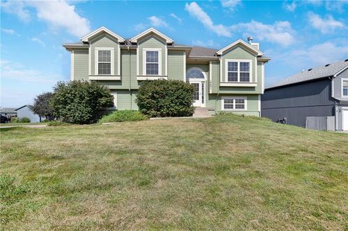 19631 Harbor Dr, Smithville, MO, 64089-8303 | Card Image