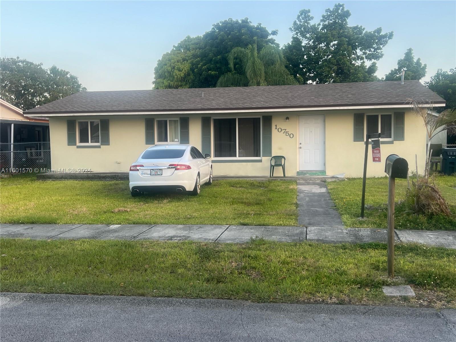 143rd Ter, Miami, FL 33176