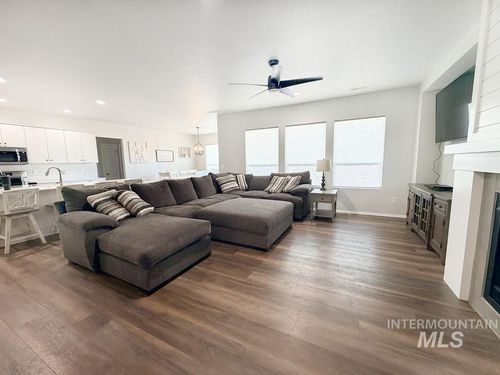 13694 Oliver St, Caldwell, ID, 83607-1166 | Card Image