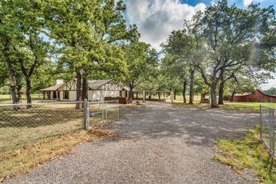 Entry into the property | Image 2