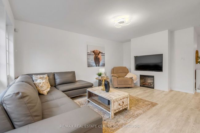 808 Mckay Cres, House attached with 3 bedrooms, 3 bathrooms and 2 parking in Milton ON | Image 18