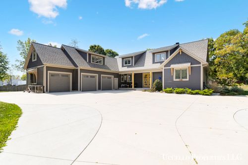 139 5th St, Cedar Springs, MI, 49319-9659 | Card Image