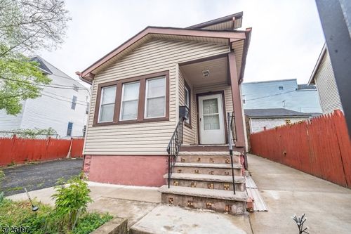 25 Goodwin Ave, Newark, NJ, 07112-1662 | Card Image