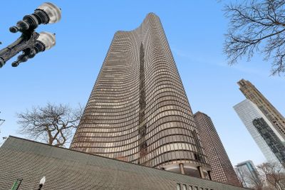 6304-5 - 505 N Lake Shore Drive, Condo with 2 bedrooms, 2 bathrooms and null parking in Chicago IL | Image 1