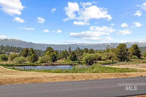 10 River St, Cascade, ID, 83611 | Card Image