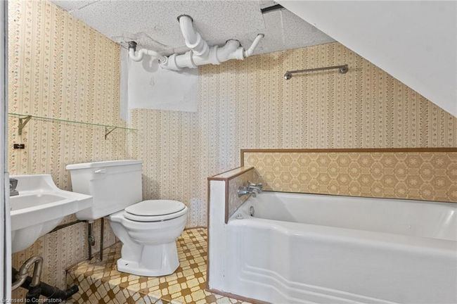 206 Johnston St, House other with 4 bedrooms, 2 bathrooms and 5 parking in Port Colborne ON | Image 25