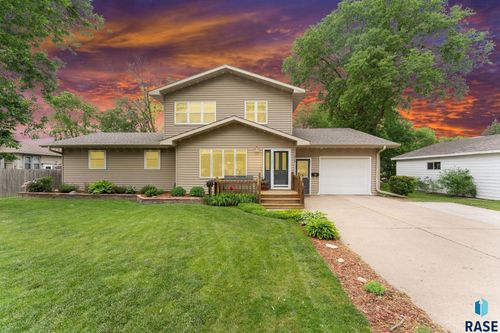610 W Hemlock St, Beresford, SD, 57004-1620 | Card Image