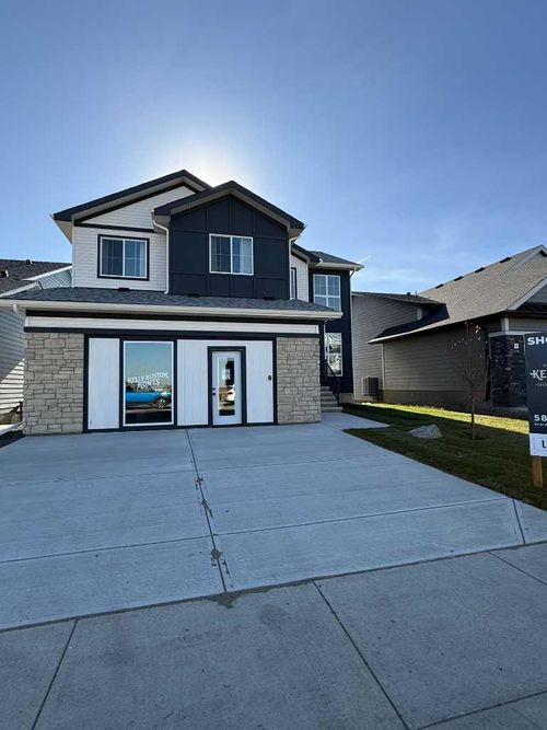 19 Lakewood Way, Strathmore, AB, T1P2J4 | Card Image