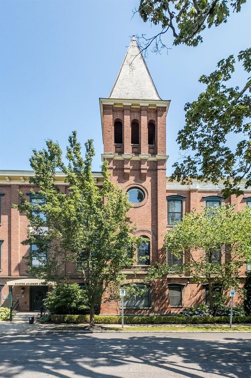 unit-301-214 W Chestnut St, Kingston, NY, 12401-6533 | Card Image