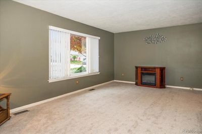 23612 Barfield Street, Home with 3 bedrooms, 1 bathrooms and null parking in Farmington Hills MI | Image 3