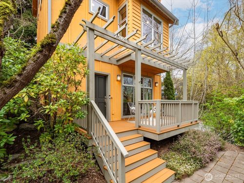 2363 S Mcclellan St, Seattle, WA, 98144-5323 | Card Image